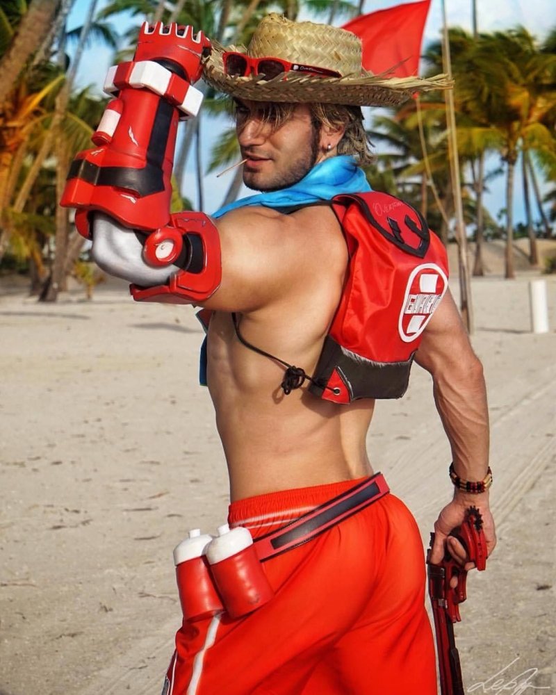 Маккри косплей leon chiro