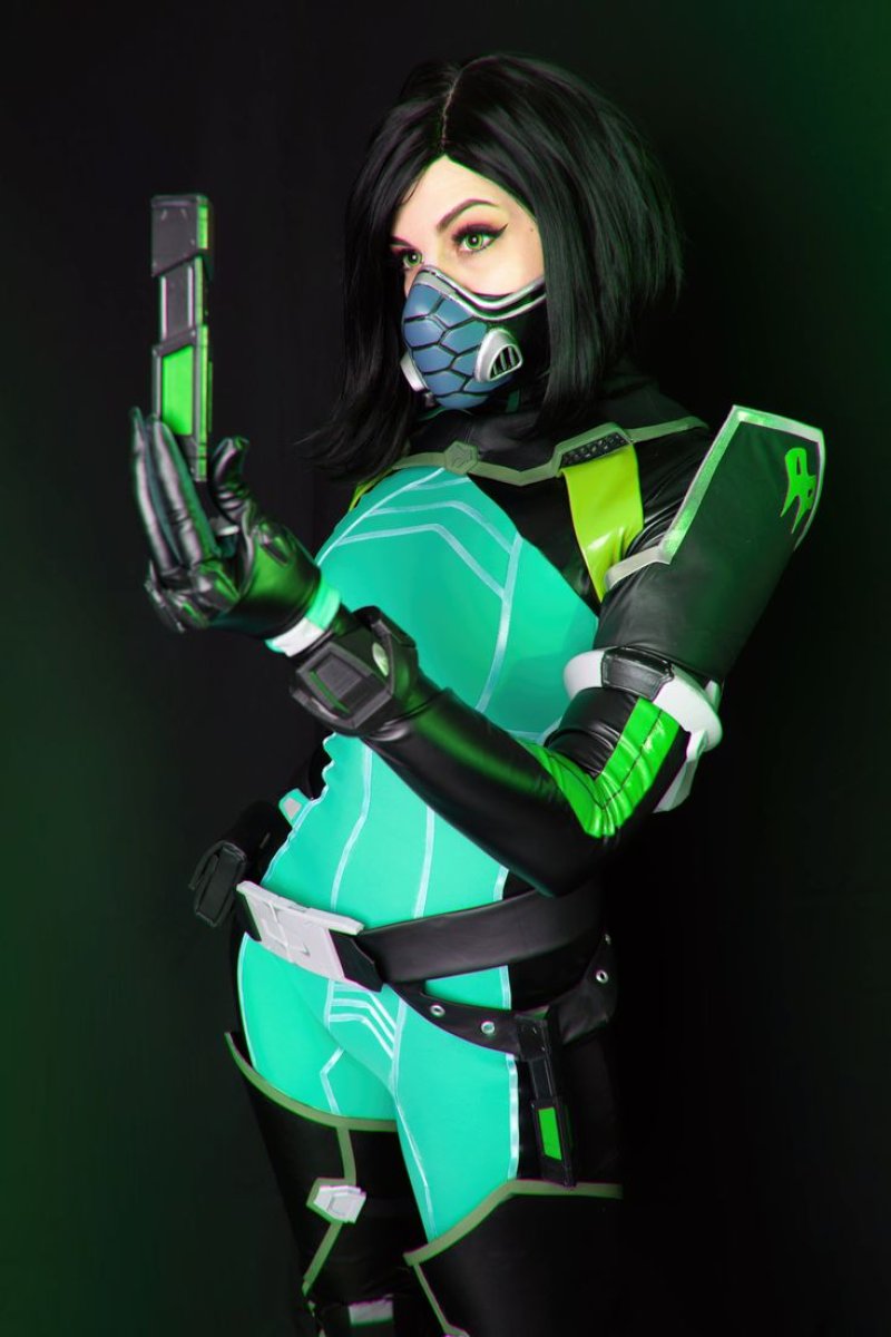 Viper valorant cosplay