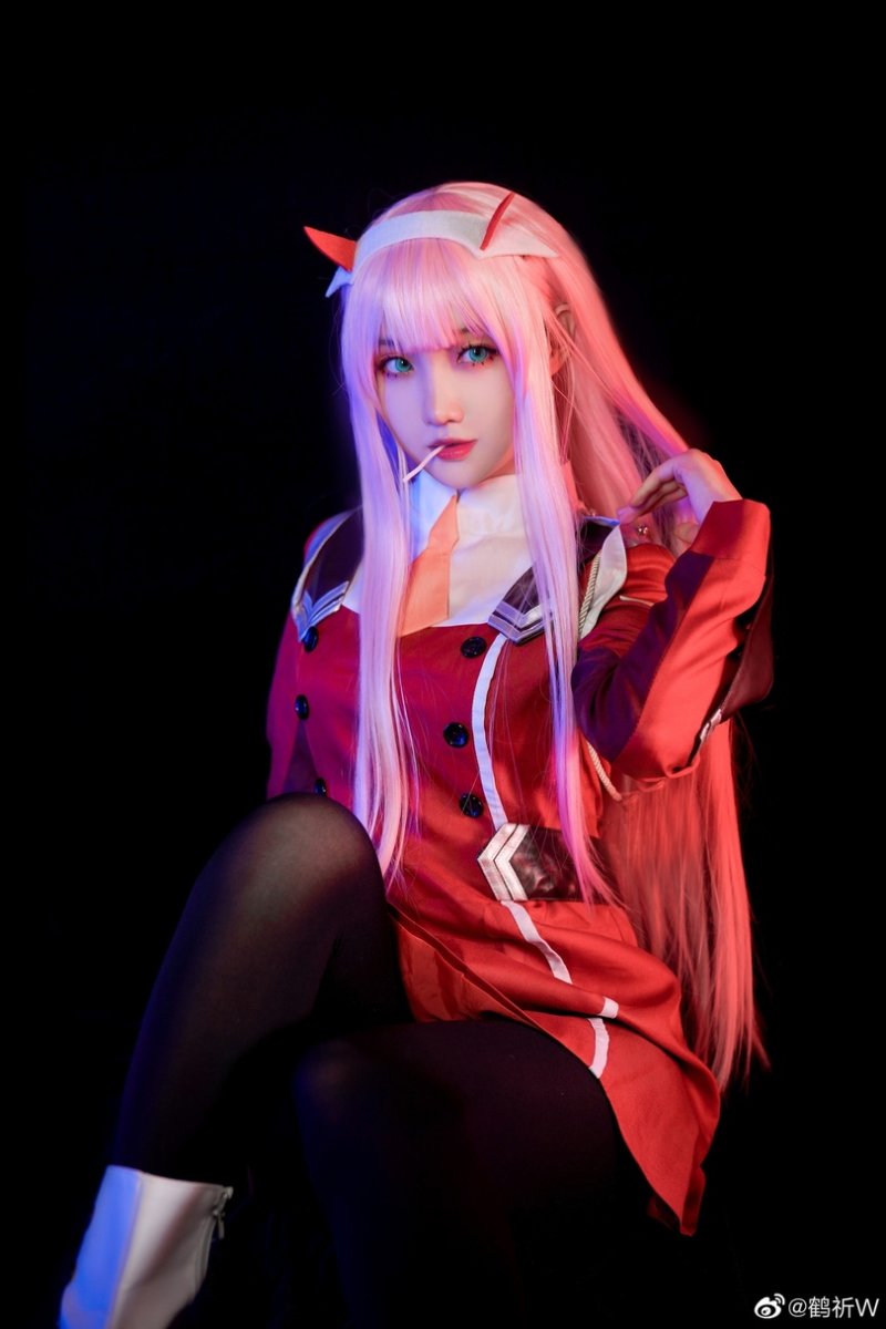 Косплей zero two