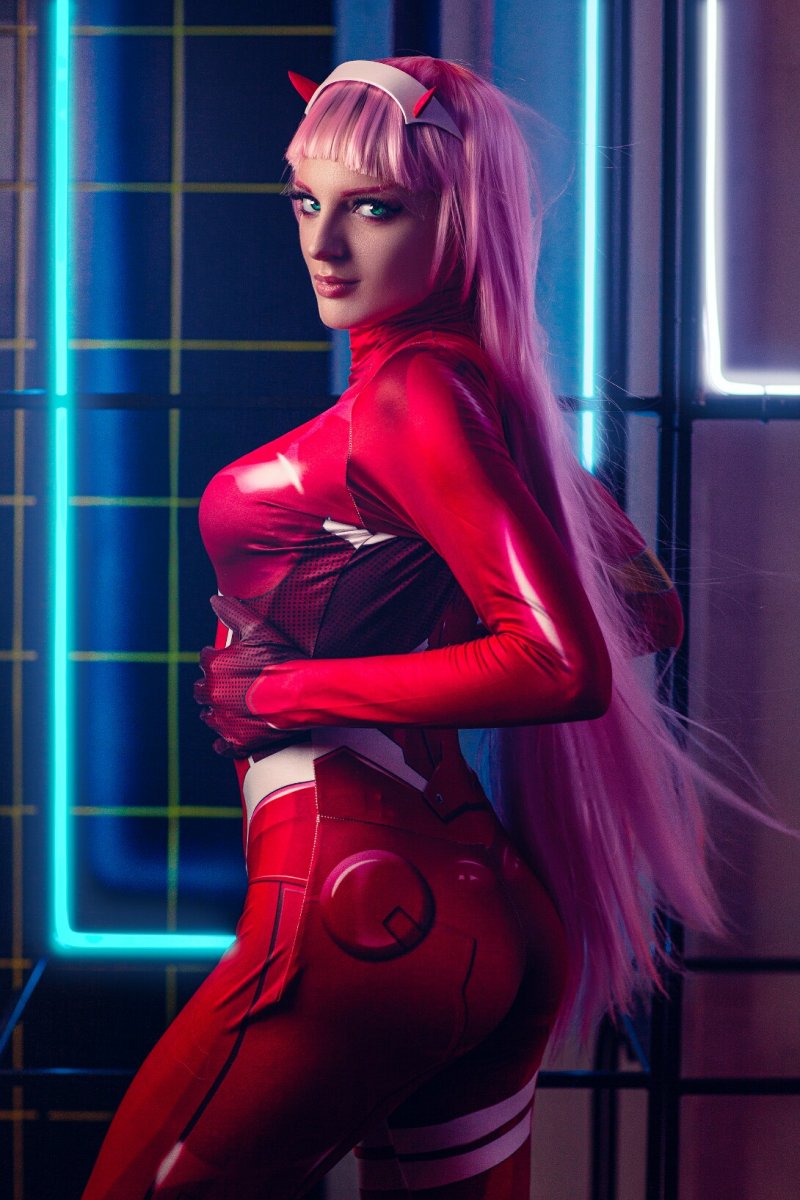 Косплей zero two