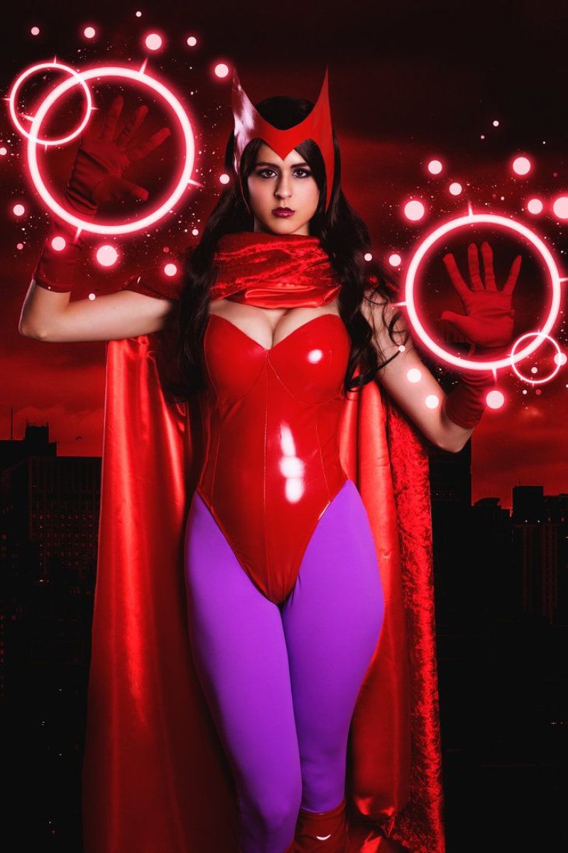 Scarlet witch cosplay