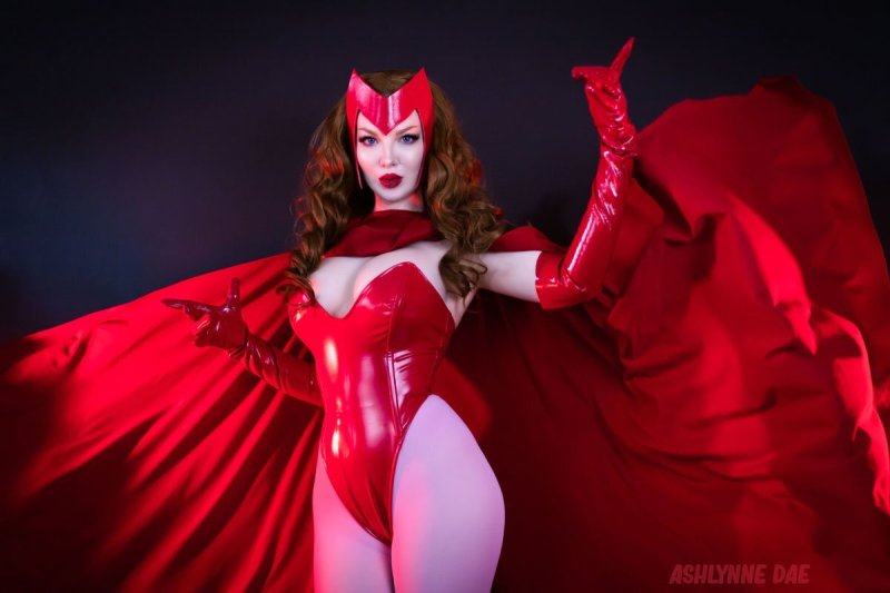 Scarlet witch cosplay