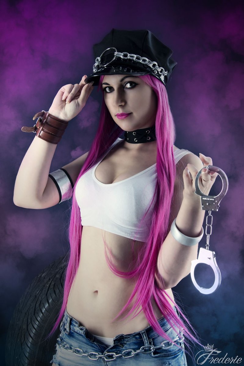 Street fighter poison косплей