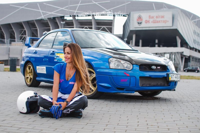 Субару импреза wrx sti и девушки